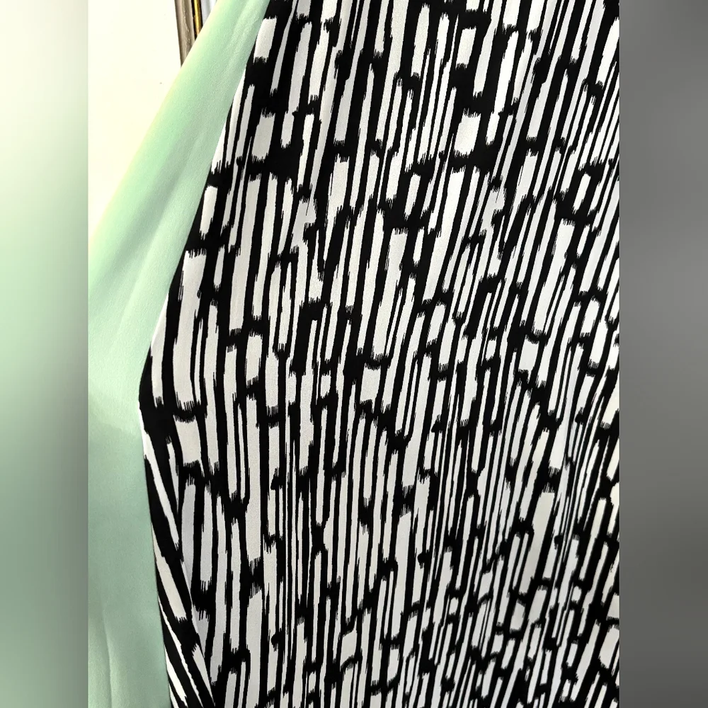 Stylish Black and White Patterned Dress with Mint Accents - Picture 2 of 8
